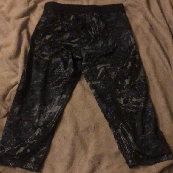Adidas tech fit Capri leggings - Picture 5 of 5